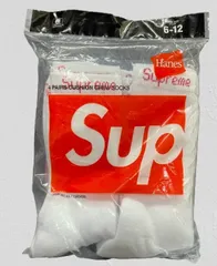 正規品 Supreme×Hanes 4 Pairs Cushion Crew Socks Supreme×Hanes Wネームの4足1パック靴下で、入り口に「Supreme」ロゴ入り