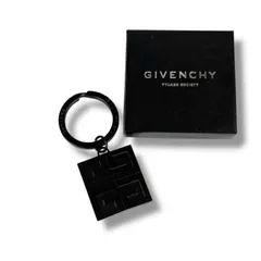 2025年最新】givenchy キーホルダーの人気アイテム - メルカリ