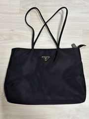 PRADA トートバッグ ナイロン 三角ロゴ 黒 A4収納肩掛け可能 - メルカリ