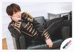 【中古】生写真(ジャニーズ) IMPACTors/基俊介/横型・全身/IMPACTors ISLAND TV プロフィール写真撮影オフショット 第2弾/公式生写真