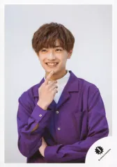 【中古】生写真(ジャニーズ) 関西ジャニーズJr./高橋恭平/上半身・衣装紫・白・右手人差し指顎・歯見せ・背景白/関西ジャニーズJr.「SPRING SPECIAL SHOW 2019」グッズオフショット/公式生写真