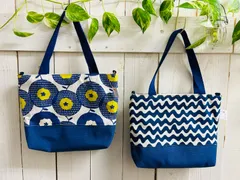 ファスナー付きトートバッグ　北欧風　花柄と波柄　青