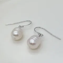 【SKパール】SV淡水バロック真珠フックピアス・ホワイト系ライス型パール・貫通珠・SKパールアクセサリー（商品番号14-804）