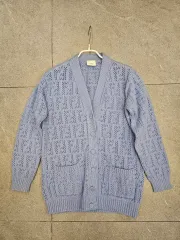フェンディ FENDI キッズ ベイビー ブルー FF MOTIV（モーティブ） Vネック ニット カーディガン