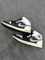 ナイキ エアジョーダン1 ミッド