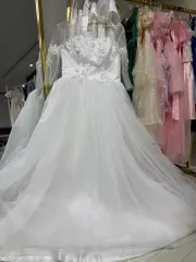 白 ウェディング ドレス レース 装飾