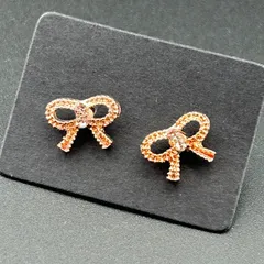 【新品】【ネコポス】アクセサリー ピアス ピンクゴールド スタッド リボン ラインストーン 大きめ シンプル キレイ ワンポイント◆