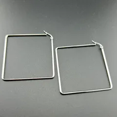 【新品】【ネコポス】アクセサリー ピアス シルバー カラー スクエア 四角 大きめ フープ◆