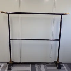 シ*ム様 着物用木製衣桁 漆塗り 金色装飾付き シ*ム様 着物用木製衣桁 漆塗り 金色装飾付き シ*ム