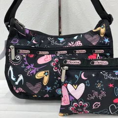 6008　LeSportsac レスポートサック　クラシックホーボー　ショルダーバッグ　肩がけ　斜めがけ　クロスボディ　ナイロン　ブラック系　黒系　りぼん　ハート　英字　総柄　ポーチ付き