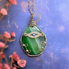 天然石　アゲート　眼モチーフ　ワイヤー　ネックレス　ナザールボンジュウ　グリーン　シルバー　ペンダント　大ぶり　大きめ　緑