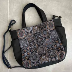 ハンドメイド　トートバッグ　（ラウンド）