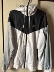 ナイキ ウィンドブレーカー ブラック/白/グレー