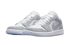 [ナイキ] WMNS AIR JORDAN 1 LOW WHITE/WOLF GREY-ALUMINUM ウィメンズ エアジョーダン 1 ロー DC0774-105 (measurement_26_point_5_centimeters) 