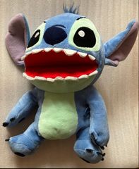 ルーベンのパペットを持ったスティッチのぬいぐるみ リロ&スティッチ