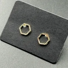 【新品】【ネコポス】アクセサリー ピアス スタッドピアス ゴールド カラー ワンポイント ネジ式 レディース 小さめ 六角形◆
