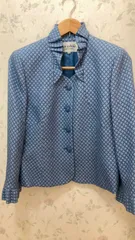 値下げしました！春にも最適！お品物は素敵できれいです。ジュンアシダの水色のシルクジャケット　１１号