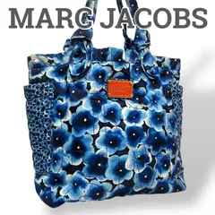 【美品】希少　MARK JACOBS マークジェイコブス　トートバッグ　肩掛けバッグ　ブルー　花柄　A4 大容量　ポリエステル100% キルティング　レディース　メンズ　お出かけ　普段使い　日常使い　通勤　通学　おしゃれ　ブランドカバン　鞄　バッグ