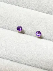 K18刻印あり・天然アメジスト 小粒ピアス（両耳）3mm 誕生石カラー 2月　18金