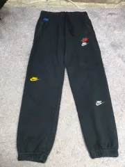 ナイキ ESSENTIALS フレンチ テリー マルチロゴ ジョガー パンツ ブラック m
