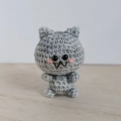 あみぐるみ　ちびねこ　猫　サビ猫　グレー　手染め毛糸　ストラップ　ハンドメイド