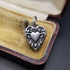 ジャンク品】Beautesque シルバーネックレス - メルカリ
