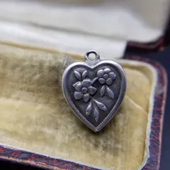 WWII期 ヴィンテージ スウィートハートジュエリー 2輪のお花 チャーム 925 シルバー ペンダントヘッド 銀 ネーム彫金 Pearl Y25-E