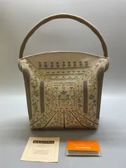 Bag30 未使用 京老舗 岡重謹製 岡重 OKAJIMA 和装バッグ 花唐草 縮緬 金彩 ベージュ 正絹 刺繍 和装小物