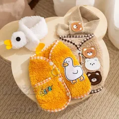 犬 服 ボア 【マフラーとベスト2点セット】ドッグウェア サンタ クリスマス アウター 犬の服 防寒着 猫 ペット服 もこもこ ネックウォーマー いぬ あったか 暖かい 防寒 可愛い ペットマフラー 秋冬 背中ボタン開き 小型犬 熊 刺しゅう qd1142