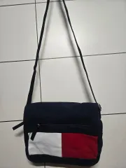 トミーヒルフィガー ネイビー ビックロゴ クロスバッグ