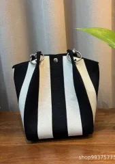 ブラック数縦ニットバッグ