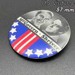 缶バッジ アメリカ 輸入 雑貨 ビンテージ 『 マクガバン シュライバー 選挙 星条旗柄 』 当時物 ヴィンテージ バッチ ピンバッチ ※ メッセージ ノベルティー 広告 レトロ ( BAT2367 )