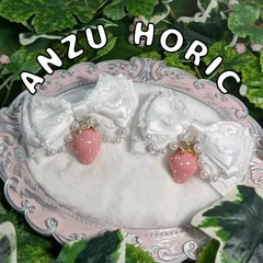 いちごチャーム付き　りぼんヘアクリップ　パールチェーン　量産型　姫系　地雷　ホワイト