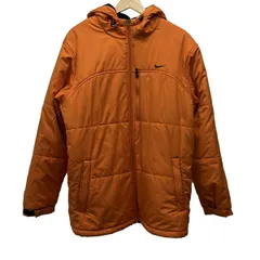 NIKE(ナイキ) コート サイズL メンズ - オレンジ 長袖/中綿/ジップアップ/冬