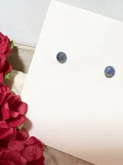 小ぶり　4mm　K18メッキ　非加熱ブルーサファイアAA++ ピアス　サージカルステンレス　つけっぱなし