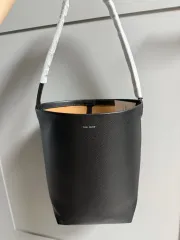 2025年最新】the row バッグ ナイロンの人気アイテム - メルカリ