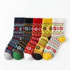 靴下 レディース 5足セット 暖かい 厚手 北欧柄 クルー丈 ソックス くるぶし おしゃれ かわいい シンプル ナチュラル 綿 クルーソックス カジュアルソックス 冷え対策 秋冬用 冷房対策 睡眠用 保温 防寒  伸縮性 プレゼント F