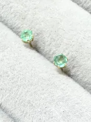 K18 刻印あり・天然エメラルド 小粒ピアス（両耳）3mm 誕生石カラー 5月　18金