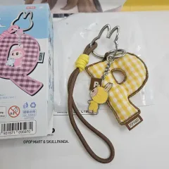 POP MART ミニラブブ イニシャル キーホルダー P