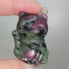 ルビーインゾイサイト✨招き猫✨カービング✨