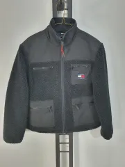 トミー ジーンズ フリース シープスキン ボア マルチポケット クロップド ジャケット ブラック xs