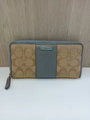 【中古品】 COACHコーチ シグネチャー ラウンドファスナー 長財布 ベージュ×水色 ファッション小物 財布 現状品