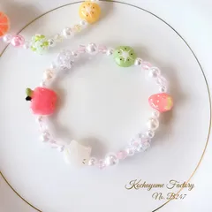 【B247】ねこちゃんとフルーツのブレスレット　　　ピンク　いちご　レモン　キッズブレスレット　ビーズブレスレット　ねこブレスレット　フルーツブレスレット　お揃い　アクセサリー　お誕生日　プレゼント