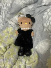 サンリオ タンニングハローキティ 黒 ドレス ぬいぐるみ キーホルダー