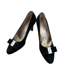 Z1611 【美品】SALVATOSE  FERRAGAMO  サルヴァトーレフェラガモ　ヴァラリボン　スウェードパンプス　ブラック　黒　レディース　サイズ　5 1/2  22.5