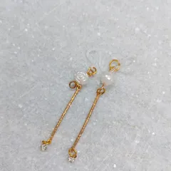 ローズ調ビーズ×ゴールドバー 揺れるピアス 上品 大人可愛い 華奢デザイン パール調×ストーン