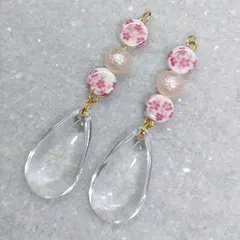 桜柄ビーズ×クリアしずくパーツ 揺れるピアス さくら 透明 春色ロングピアス 淡ピンク×クリア涙型 ピアス
