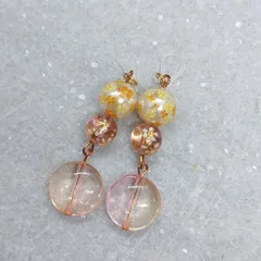 花柄ビーズ × ピンクガラス 揺れるピアス レトロガーリー