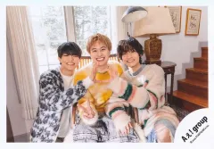 【中古】生写真(STARTO) Aぇ! group/正門良規・小島健・佐野晶哉/横型・膝上/アルバム「D.N.A」MV＆ジャケ写オフショット/公式生写真