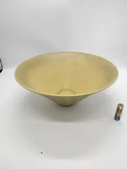 花器 すり鉢型 黄土色 正昭 磁器製 花台 窯 工房 池坊 フラワーベース 水盤 華道具 花瓶 シンプル 生花 華道 金属 手作り アンティーク レア レトロ インテリア ビンテージ 昭和 24428四つ葉[YT00524]